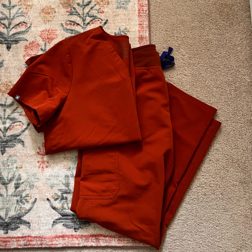 Figs Women's Top ands pants set in Rust Orange